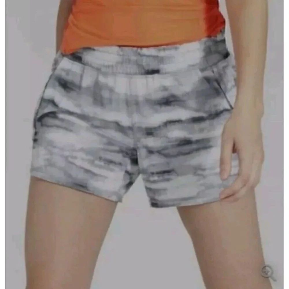 Athleta Racer Run Shorts in Gray and White Running Athleisure Short Size Small